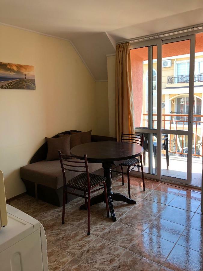 Dunav Apt.2 Ravda Luaran gambar